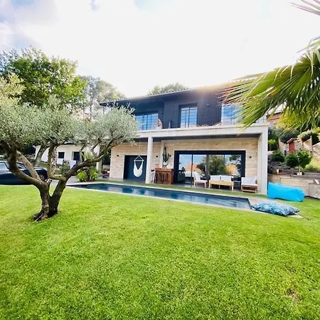 Villa De Luxe Avec Piscine Et Vue Imprenable Sur Le